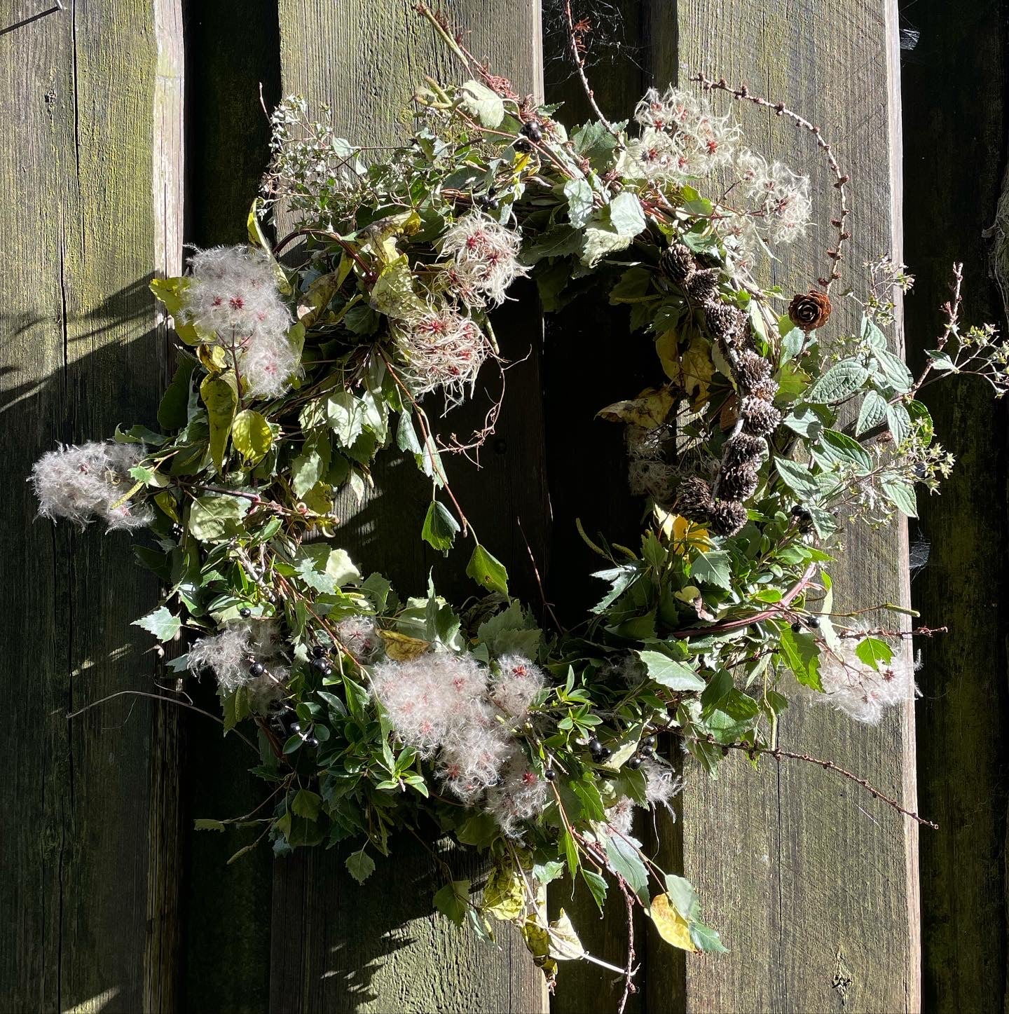 WORKSHOP 🌿 Bind en smuk udendørskrans til af naturens økologiske materialer