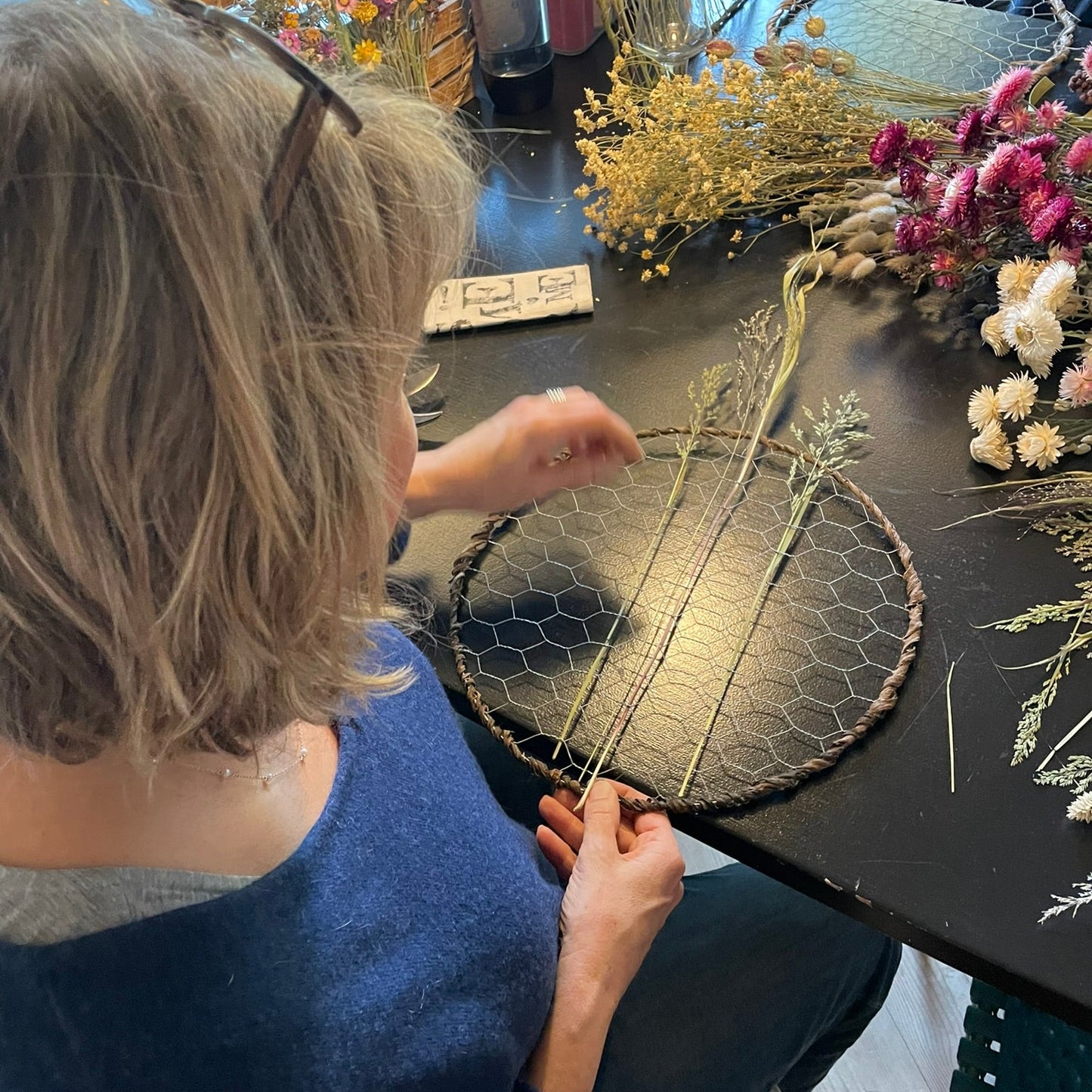 WORKSHOP🌿 Lav et blomsterrelief til vindue/væg med tørrede øko blomster