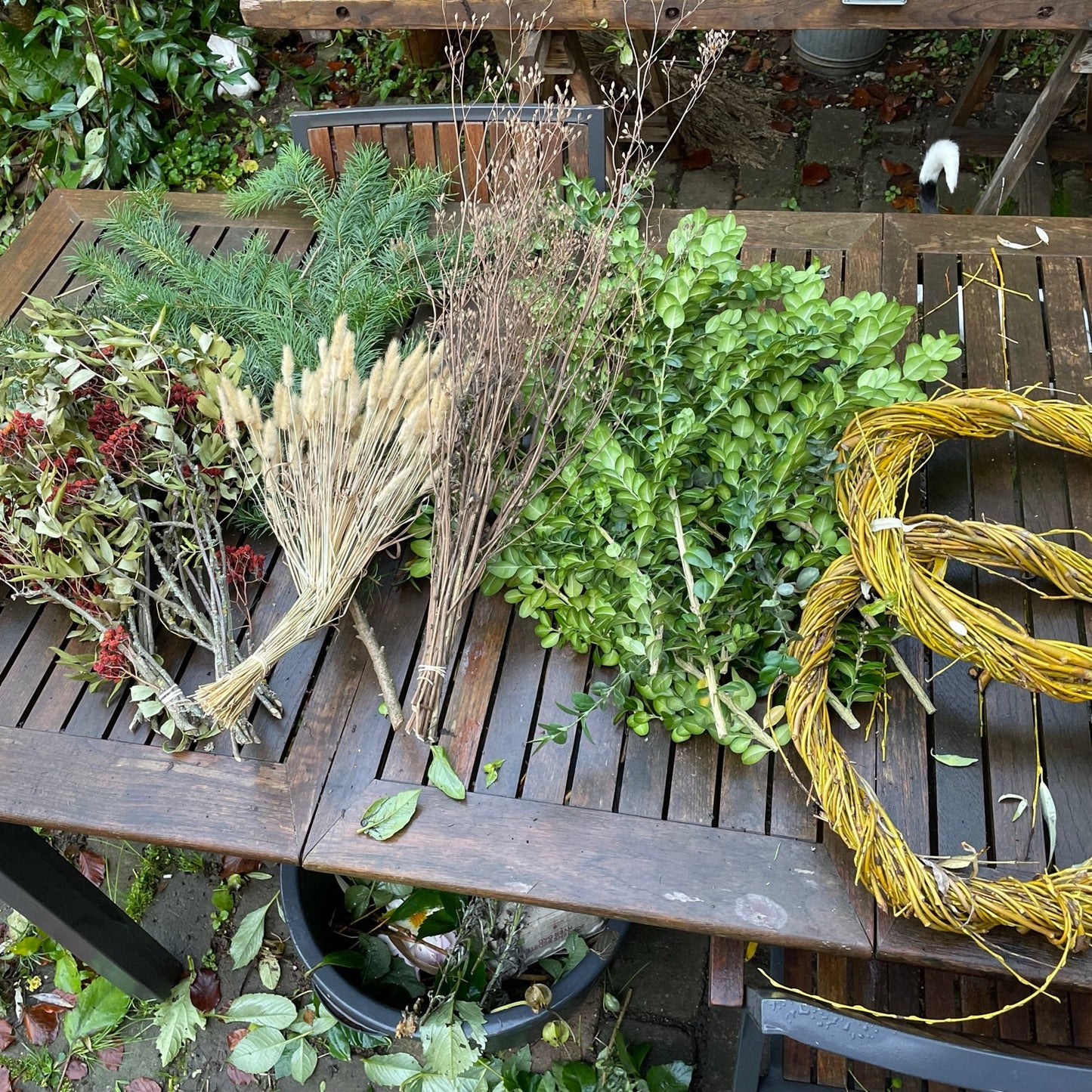 WORKSHOP 🌿 Bind en smuk udendørskrans til af naturens økologiske materialer