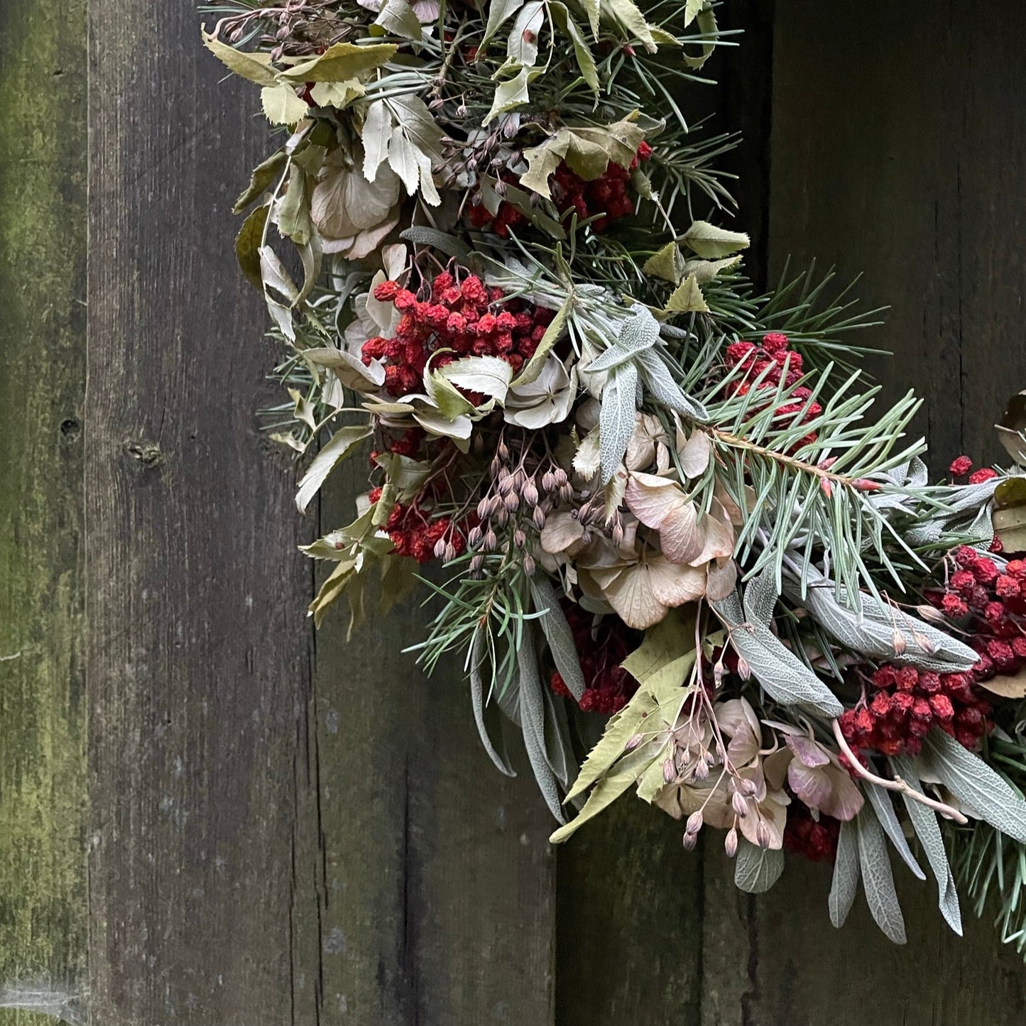 WORKSHOP 🌿 Bind en smuk udendørskrans til af naturens økologiske materialer