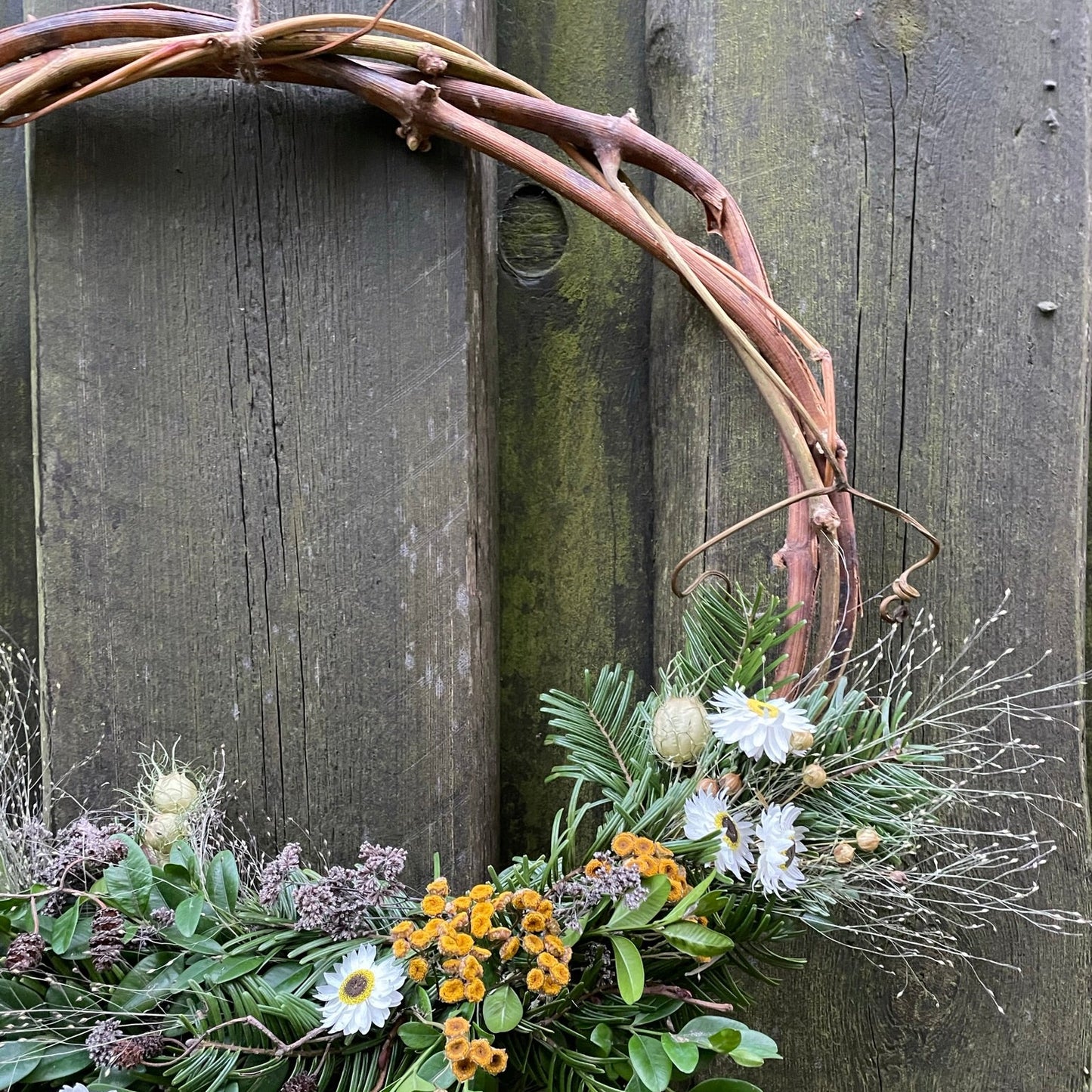 WORKSHOP 🌿 Bind en smuk udendørskrans til af naturens økologiske materialer